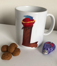 mok met chocoladeletter met pietenbaret; Sinterklaasmok