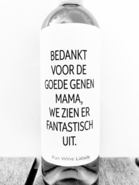 zelfklevend wijnetiket bedankt voor de goede genen mama, we zien er fantastisch uit. Mama Drinkt Wijn