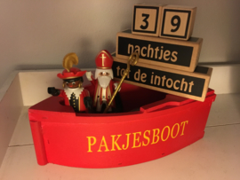 rode houten pakjesboot