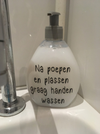 Zeeppompje na poepen en plassen graag handen wassen