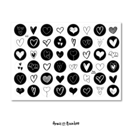 Stickervel hartjes,  48 ronde (sluit)stickers  zwart/wit