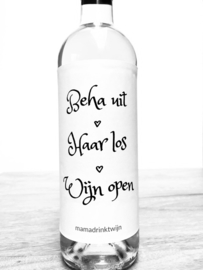 zelfklevend wijnetiket 'Beha Uit, Haar Los, Wijn Open', + ansichtkaart wijnen. Mama Drinkt Wijn
