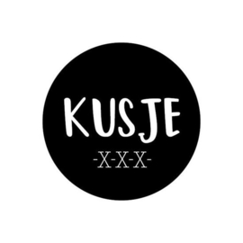 Zwarte ronde sluitsticker kusje - xxx-