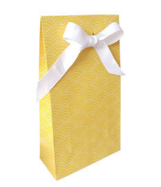 Luxe gift bag;  geel waves wit satijn lint