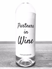 zelfklevend wijnetiket partners in wine, + ansichtkaart wijnen! Mama Drinkt Wijn