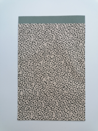 cadeauzakje beige zakje met zwarte dots  17x25 cm  (L)