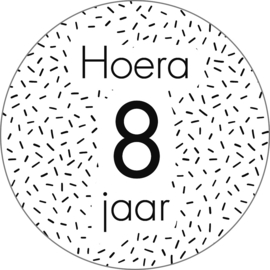 Sluitsticker hoera 8 jaar, zwart/ wit