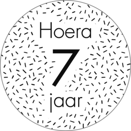 Sluitsticker hoera 7 jaar, zwart/ wit