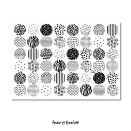 Stickervel patronen met 48 ronde (sluit)stickers  zwart/wit