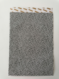 cadeauzakje cozy cubes zwart /wit/goud17 x25 cm (L)