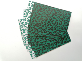 cadeauzakje cheetah wild green, zwart - groen wit 12 x 19 cm