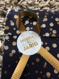 Hoera jij bent jarig (sluit)sticker