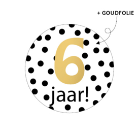 Sluitsticker hoera 6 jaar, stippen wit/zwart/goud