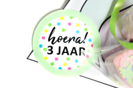 Sluitsticker hoera 3 jaar, neon - leeftijd sticker