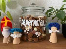 sticker pepernoten of kruidnoten ; DIY pepernotenpot