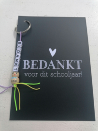 Kaart + gelukspoppetje sleutelhanger, bedankt voor dit schooljaar zwart/wit (DL)