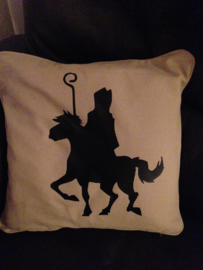 Kussen met silhouette van Sinterklaas op het paard