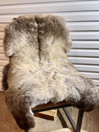 Schapenvacht Taupe grijs bruin 