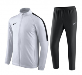 Wit Nike trainingspak