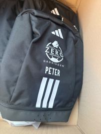 Keeping the Zero Adidas schoenen en handschoenen tas