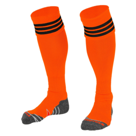 Oranje sokken met zwarte ringen