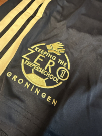 Keeping the Zero Adidas short Black / Gold