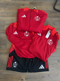 Trainersset maat XL nieuw