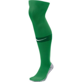 Groene Nike Matchfit voetbalsokken met blauw NIKE logo