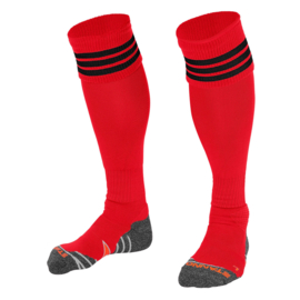 Rode sokken met zwarte ringen