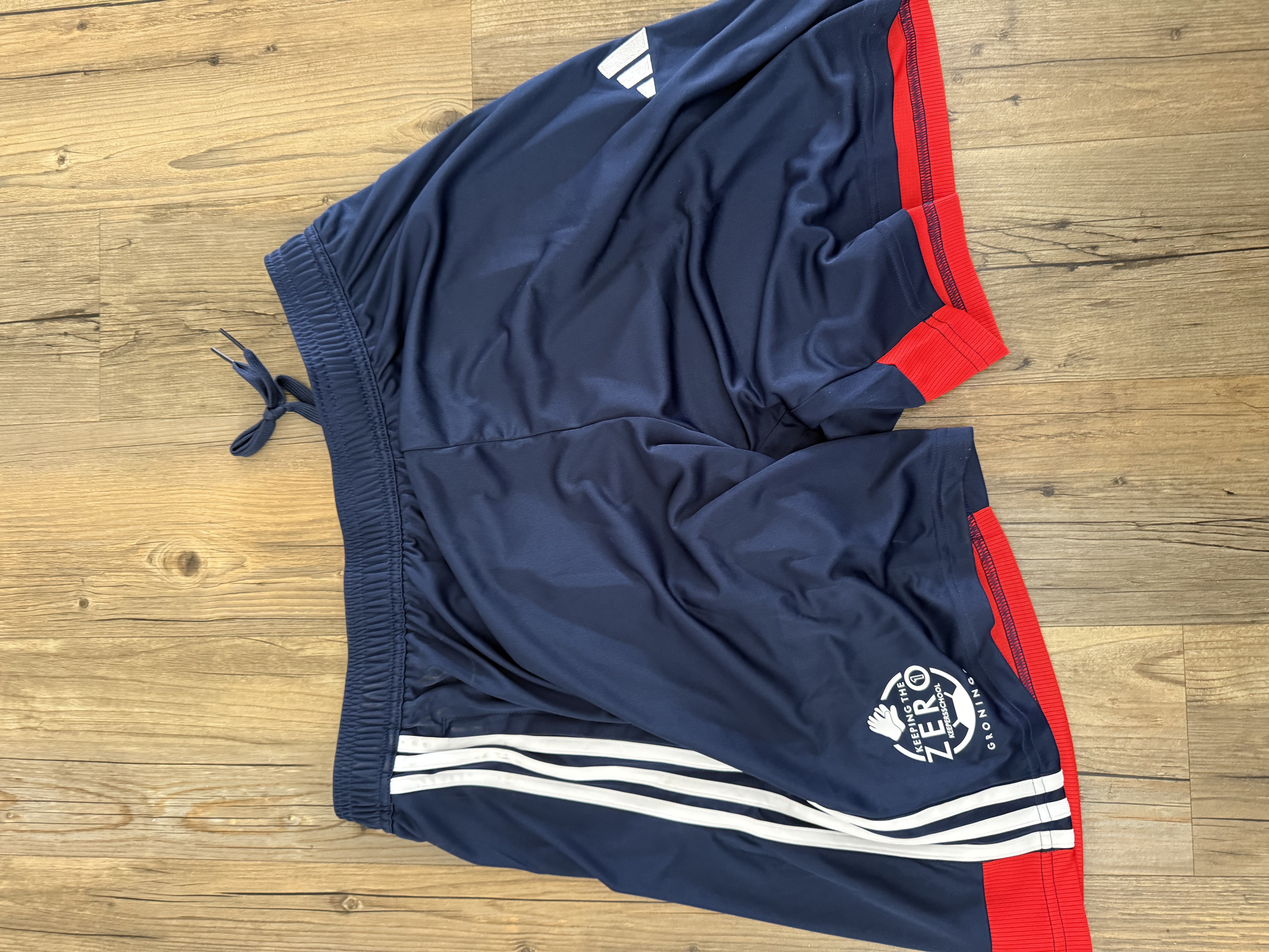 Adidas broekje maat XL