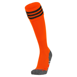 Oranje sokken met zwarte ringen