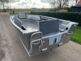 QWEST MARINE RF450 (aluminium + V-bodem + zelflozend +fronttrollerplaat)