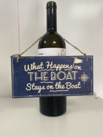 Tekstbord: What Happens on the Boat Stays on the Boat 20x10cm