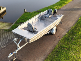 QWEST MARINE F450 (aluminium platbodem + zelflozend + reling)