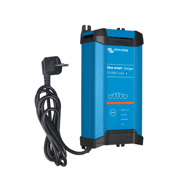 Blue Smart IP22 Charger 12/30 230V CEE 7/7