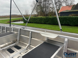 QWEST MARINE F301 (Aluminium platbodem + reling)