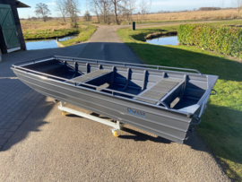 QWEST MARINE F331A (aluminum platbodem + reling + poedercoat)