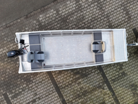 QWEST MARINE F450 (aluminium platbodem + zelflozend + reling)