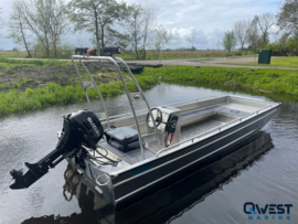 QWEST MARINE F452 (aluminium platbodem + zelflozend + reling)