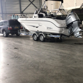 Occasion Ranieri 21S Consoleboot met 200PK Honda en Kalf Boottrailer