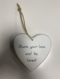 Houten Hart  "Share Your Love And Be loved"