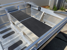 QWEST MARINE F331 (aluminum platbodem + reling)