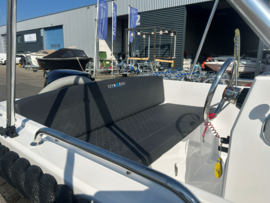 Amigo 470Q Sloep (2021) – Luxe Antraciet Bekleding – Inclusief Grote Motorbeurt