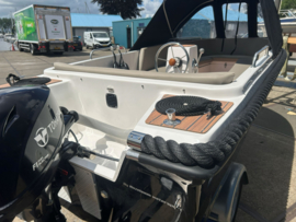 Prachtige en complete familiesloep (4.30m) incl. 15 PK & iTrailer – Compact genieten!