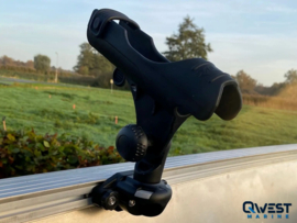 QWEST MARINE RF450 (aluminium + V-bodem + zelflozend +fronttrollerplaat)