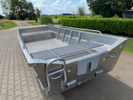 QWEST MARINE F450 (aluminium platbodem + zelflozend + reling)
