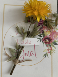 Wenskaarten met droogbloemen en kaartenhouder