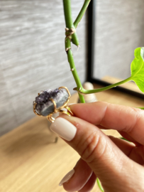 Amethist ruwe hartvormige ring