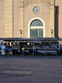 Nieuw maandag markt Gorinchem stoffen & fournituren