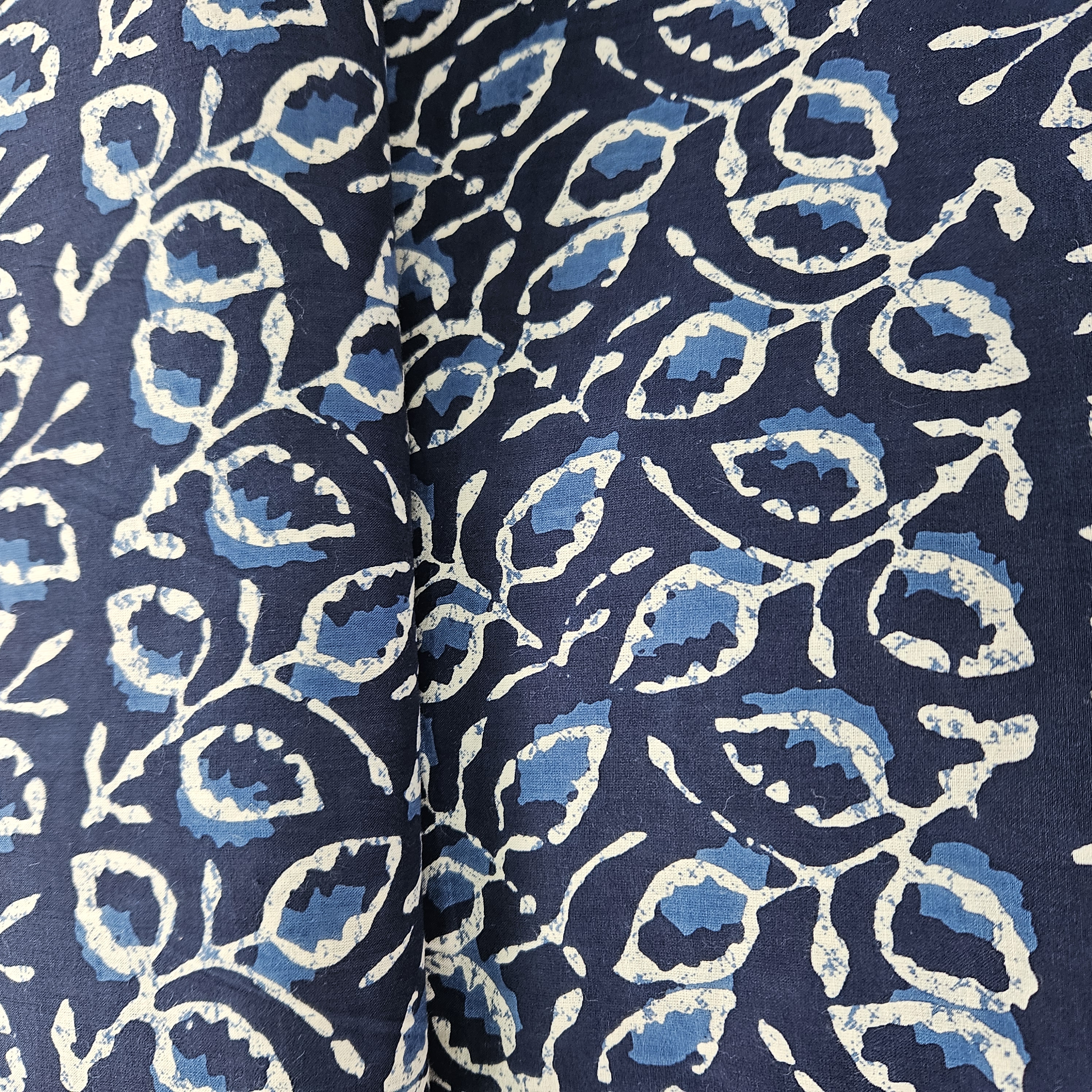Batik donkerblauw  met mooi   gewerkt motief   Art  N 23345-006